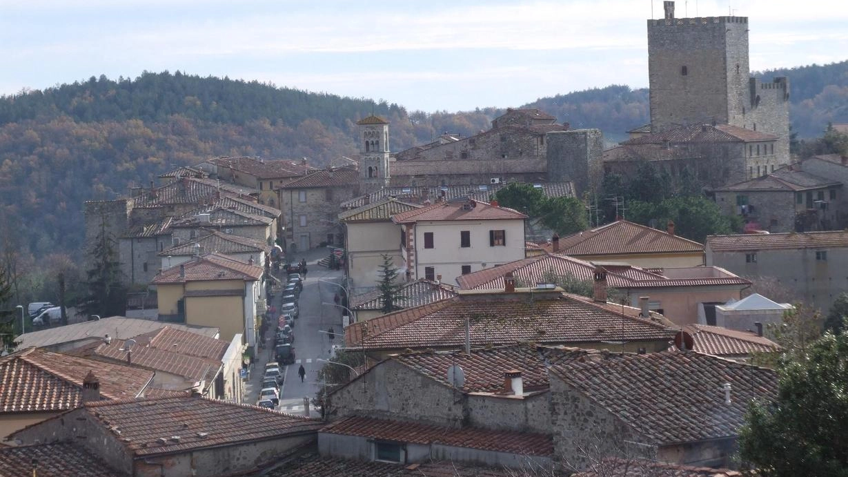 Nuove luci multicolore per la Rocca medioevale del XIV secolo, oggi sede del Museo Archeologico ed una delle immagini iconiche del Chianti Classico Nuove luci multicolore per la Rocca medioevale del XIV secolo, oggi sede del Museo Archeologico ed una delle immagini iconiche del Chianti Classico