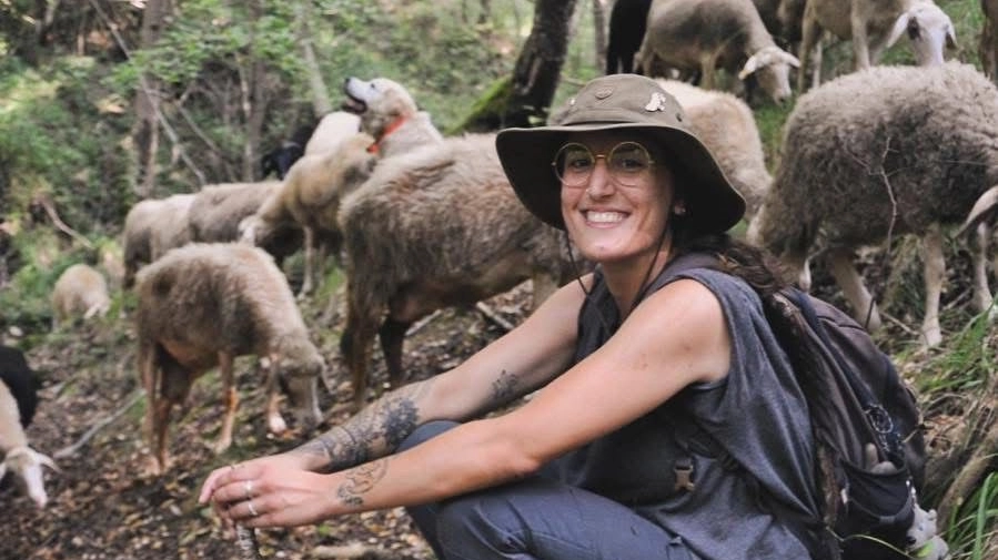 Caterina Blasi, trent’anni, che va alla scuola per pastori del Parco delle Foreste Casentinesi