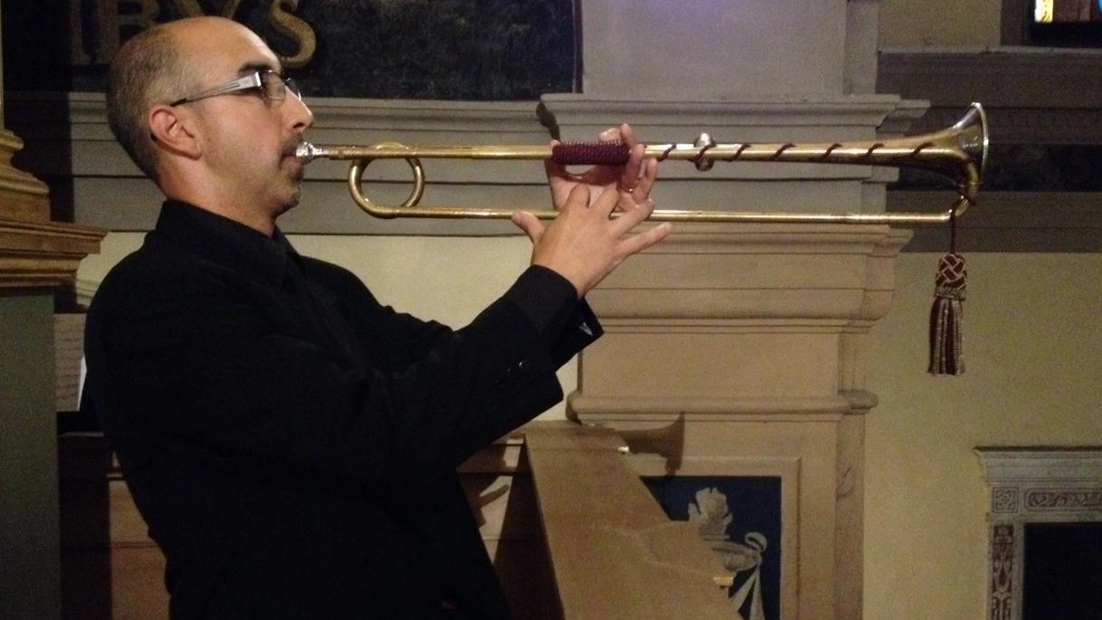 Il trombettista Michele Santi si esibirà domani sera nella Pieve di San Michele Arcangelo di Corsanico insieme all’organista Marco Arlotti Il trombettista Michele Santi si esibirà domani sera nella Pieve di San Michele Arcangelo di Corsanico insieme all’organista Marco Arlotti