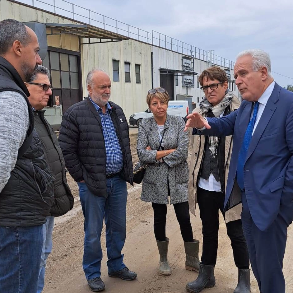 Gli imprenditori di Montale con il governatore Eugenio Giani in occasione di un sopralluogo