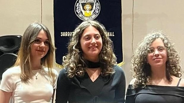 Tre borse di studio "Premio giovani talenti" a tre allieve della Scuola di musica "Verdi". Il riconoscimento, su segnalazione dei... Tre borse di studio "Premio giovani talenti" a tre allieve della Scuola di musica "Verdi". Il riconoscimento, su segnalazione dei...