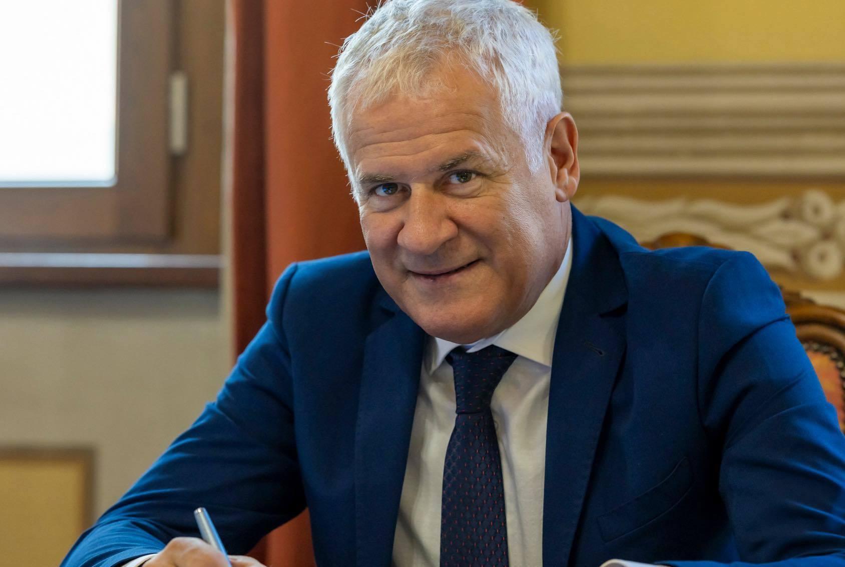 Efficientamento energetico. In arrivo 800mila euro per le scuole Tabarrani Efficientamento energetico. In arrivo 800mila euro per le scuole Tabarrani