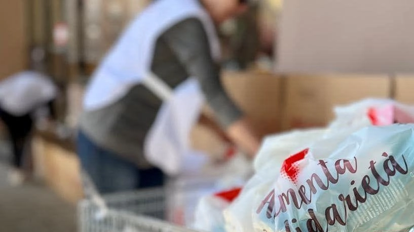 Domani riparte la raccolta alimentare promossa da Fondazione Il Cuore e Unicoop Firenze, coinvolgendo oltre 120 punti vendita e 2000 volontari per aiutare le famiglie toscane in difficoltà. Domani riparte la raccolta alimentare promossa da Fondazione Il Cuore e Unicoop Firenze, coinvolgendo oltre 120 punti vendita e 2000 volontari per aiutare le famiglie toscane in difficoltà.