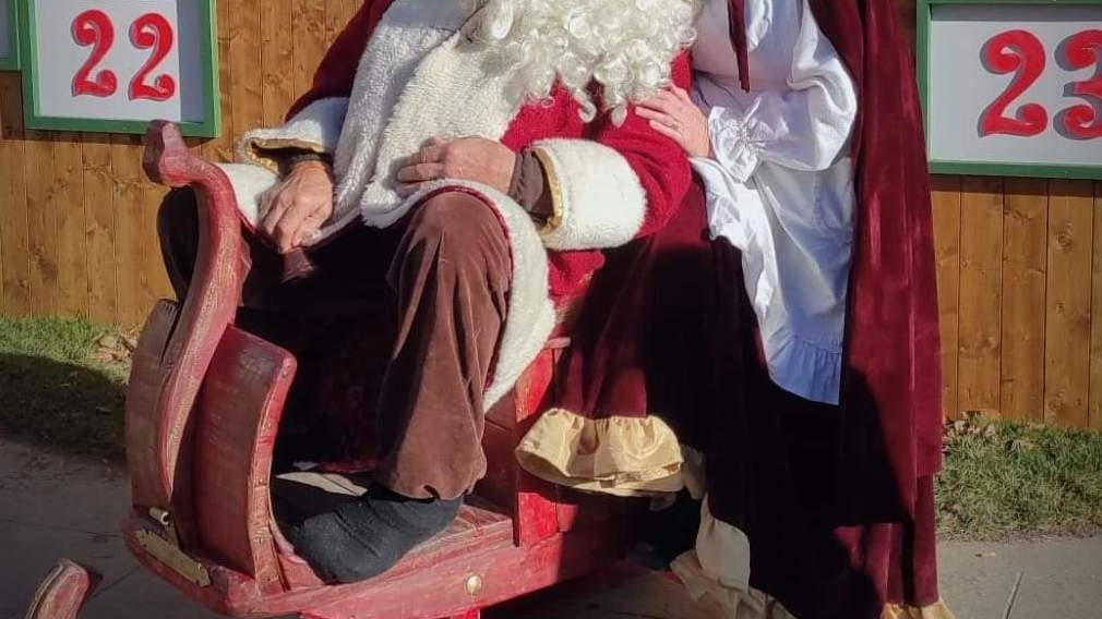 Fino al 24 dicembre ci saranno le case di Mamma e Babbo Natale, il ’Boschetto dei folletti’ e tanto altro. Alle 17.30 l’accensione delle luminarie Fino al 24 dicembre ci saranno le case di Mamma e Babbo Natale, il ’Boschetto dei folletti’ e tanto altro. Alle 17.30 l’accensione delle luminarie