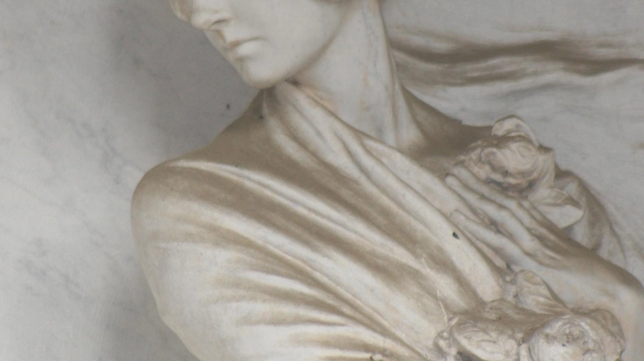 Il bassorilievo di Giulia Lusardi, realizzato dallo scultore Pietro Canonica che si trova al cimitero di Perugia Il bassorilievo di Giulia Lusardi, realizzato dallo scultore Pietro Canonica che si trova al cimitero di Perugia
