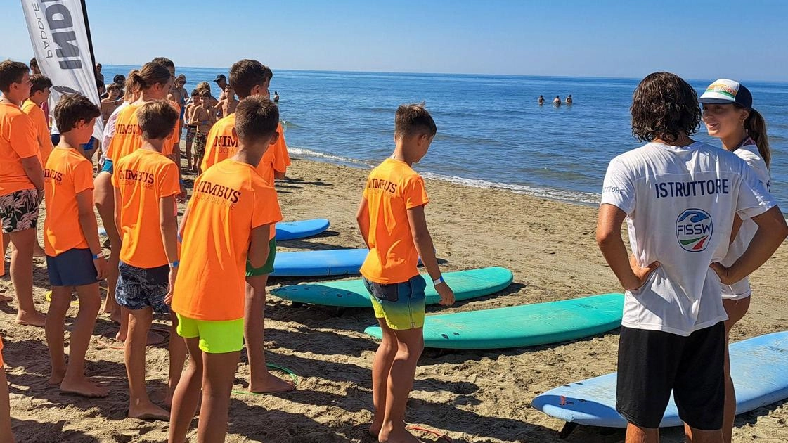 Tutti al mare a lezione di sicurezza e di prevenzione dell’annegamento. Una mattinata importante quella vissuta ieri dagli oltre 200... Tutti al mare a lezione di sicurezza e di prevenzione dell’annegamento. Una mattinata importante quella vissuta ieri dagli oltre 200...