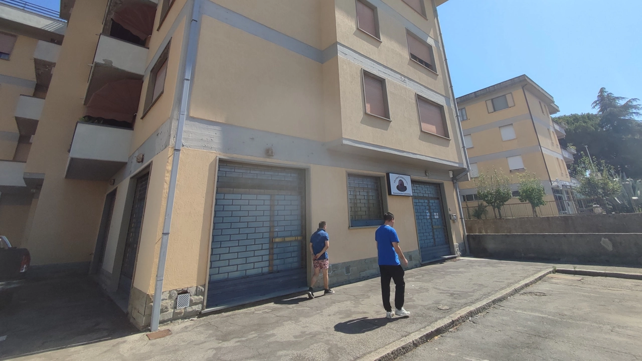 La zona di via delle Badie dove è stato trovato il corpo del ragazzo (foto Attalmi) La zona di via delle Badie dove è stato trovato il corpo del ragazzo (foto Attalmi)