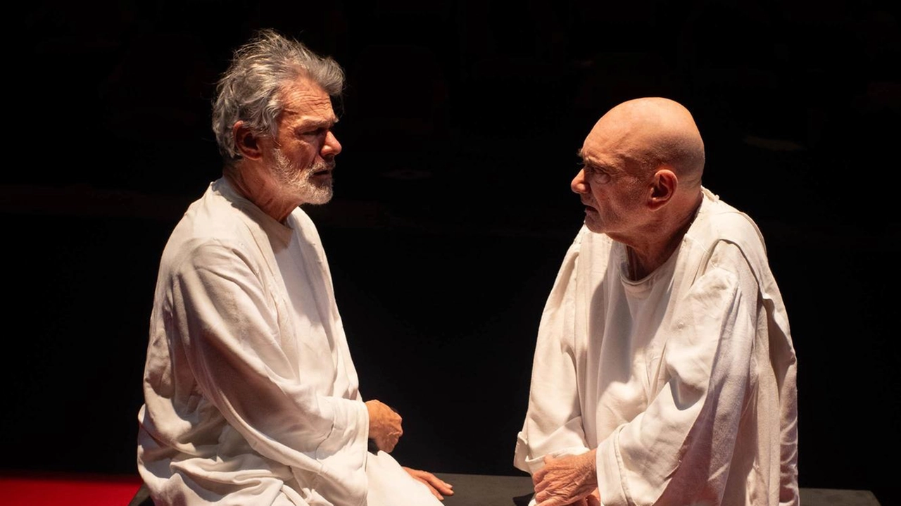 Enzo Vetrano e Stefano Randisi. insieme. curano interpretazione e regia di Ognissanti, lo spettacolo in scena da stasera a domenica al Fabbricone Enzo Vetrano e Stefano Randisi. insieme. curano interpretazione e regia di Ognissanti, lo spettacolo in scena da stasera a domenica al Fabbricone