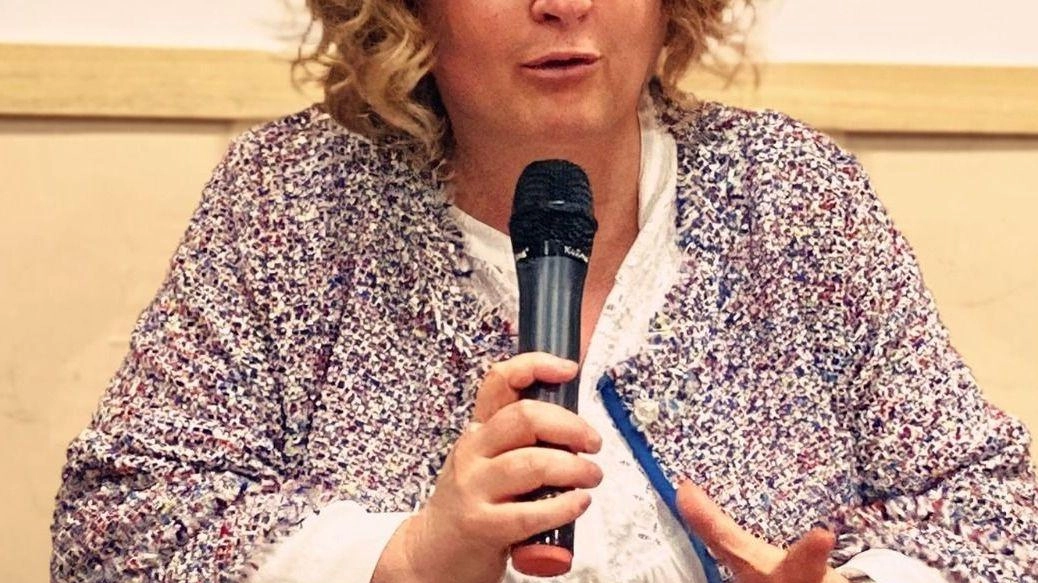 La dirigente scolastica Mariella Marinangeli (foto) si trasferisce al Liceo classico Frezzi-Beata Angela di Assisi, e sarà sostituita dall’eugubina Sabrina Antonelli (dal 2019 preside all’istituto “Raffaele Casimiri” di Gualdo Tadino) La dirigente scolastica Mariella Marinangeli (foto) si trasferisce al Liceo classico Frezzi-Beata Angela di Assisi, e sarà sostituita dall’eugubina Sabrina Antonelli (dal 2019 preside all’istituto “Raffaele Casimiri” di Gualdo Tadino)