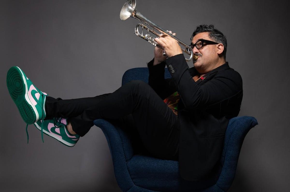 Toda joia, toda beleza con Roy Paci: "I sacrifici ripagano, l’estetica no" Toda joia, toda beleza con Roy Paci: "I sacrifici ripagano, l’estetica no"