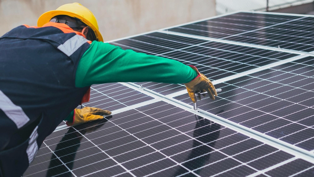 L’amministrazione ha affidato l’incarico per progettare gli impianti fotovoltaici anche per la scuola media Boccaccio e la primaria Carducci L’amministrazione ha affidato l’incarico per progettare gli impianti fotovoltaici anche per la scuola media Boccaccio e la primaria Carducci