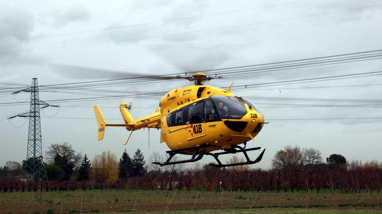 Gravissimo incidente, coinvolto un morociclista portato in ospedale con l'elisoccorso Pegaso Gravissimo incidente, coinvolto un morociclista portato in ospedale con l'elisoccorso Pegaso