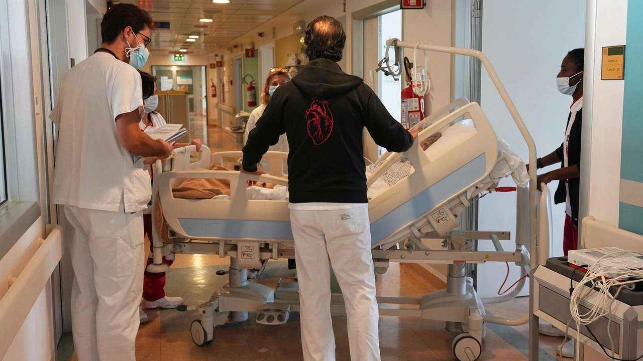 Dal Cosp in prefettura parte il piano per difendere medici e infermieri. Via allo studio mirato a redistribuire le forze di polizia nei punti più caldi. . Dal Cosp in prefettura parte il piano per difendere medici e infermieri. Via allo studio mirato a redistribuire le forze di polizia nei punti più caldi. .