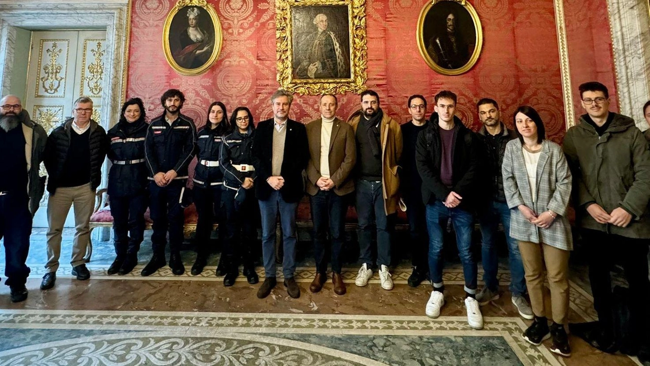 Il saluto del sindaco e dell’assessore ai nuovi dipendenti del comune di Lucca Il saluto del sindaco e dell’assessore ai nuovi dipendenti del comune di Lucca