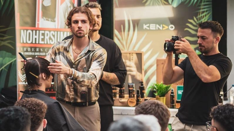 Buluggiu a 27 anni viene chiamato a insegnare la sua arte anche negli Stati Uniti. Ora ha creato un suo brand Buluggiu a 27 anni viene chiamato a insegnare la sua arte anche negli Stati Uniti. Ora ha creato un suo brand