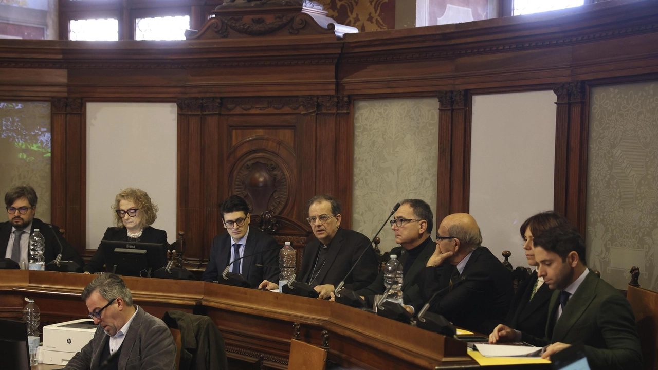 L’intervento in consiglio comunale del cardinale Augusto Paolo Lojudice seduto nei banchi della giunta L’intervento in consiglio comunale del cardinale Augusto Paolo Lojudice seduto nei banchi della giunta