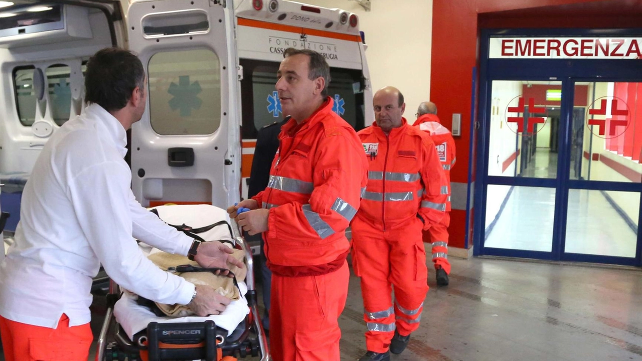 Lieto evento col brivido: il mezzo d’emergenza coinvolto in uno schianto con una macchina vicino ai Cappuccini. Parte una seconda chiamata, 118 mobilitato. "In un anno è la quarta volta che un bimbo viene dato alla luce così". . Lieto evento col brivido: il mezzo d’emergenza coinvolto in uno schianto con una macchina vicino ai Cappuccini. Parte una seconda chiamata, 118 mobilitato. "In un anno è la quarta volta che un bimbo viene dato alla luce così". .