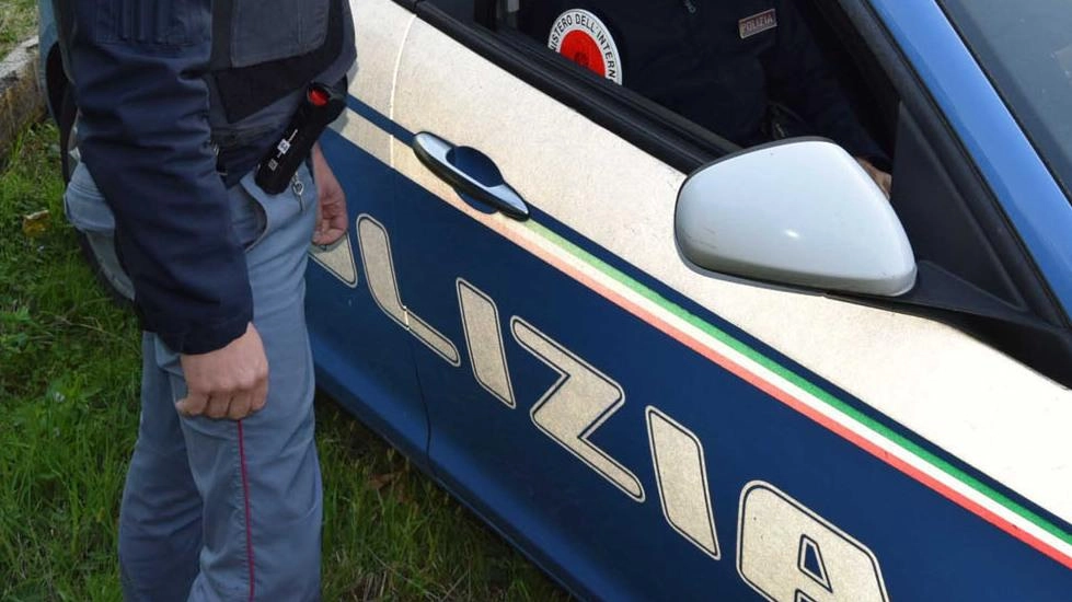 Durante un servizio di controllo notturno la Polizia ha fermato e denunciato un trentenne autore di un furto