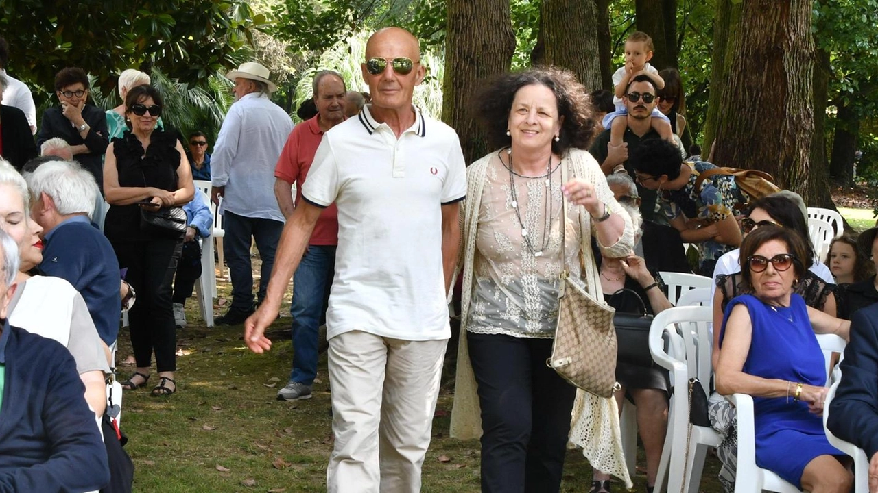 Montignoso, cerimonia a Villa Schiff per traguardi di 50, 60, 65 e 70 anni insieme. Lorenzetti: "Testimonianza della quotidiana scelta di camminare uniti". Montignoso, cerimonia a Villa Schiff per traguardi di 50, 60, 65 e 70 anni insieme. Lorenzetti: "Testimonianza della quotidiana scelta di camminare uniti".