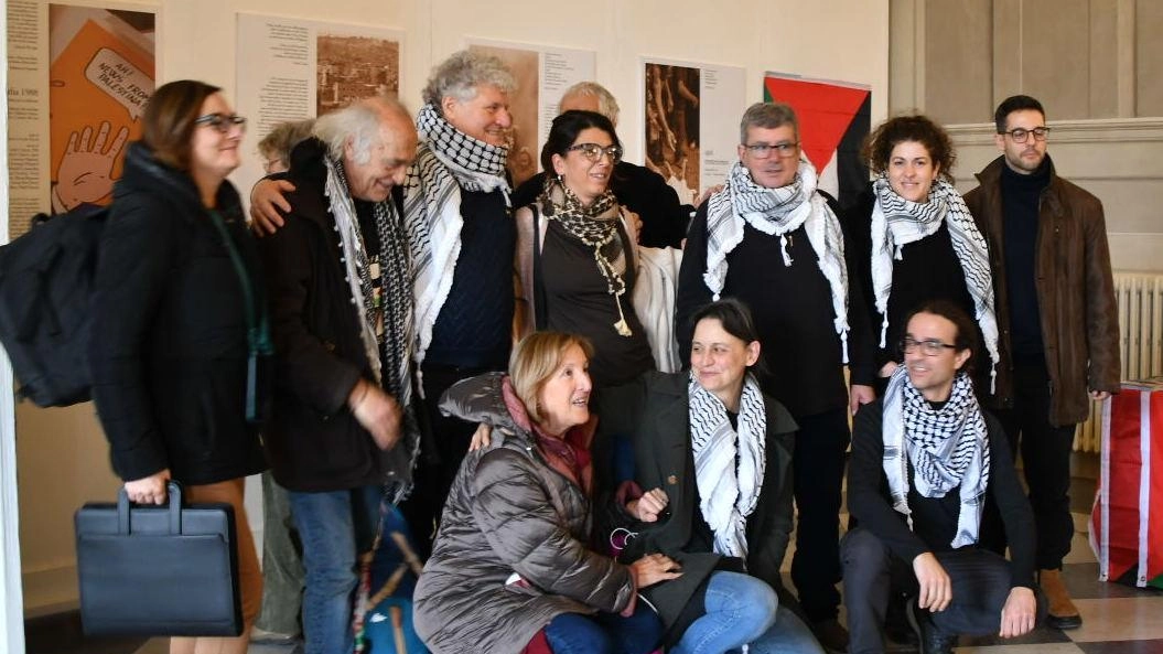 Continuano le iniziative collaterali alle mostre sulla Palestina ’Kufia’ e ’Qui resteremo’, organizzate da Gaza Fuorifuoco Palestina e Cgil Toscana,... Continuano le iniziative collaterali alle mostre sulla Palestina ’Kufia’ e ’Qui resteremo’, organizzate da Gaza Fuorifuoco Palestina e Cgil Toscana,...
