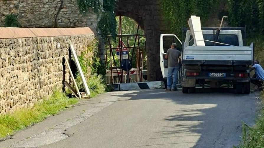 L’arco chiuso nei giorni scorsi, precisamente lunedì 18 agosto, a Staggia senese, per motivi di sicurezza L’arco chiuso nei giorni scorsi, precisamente lunedì 18 agosto, a Staggia senese, per motivi di sicurezza