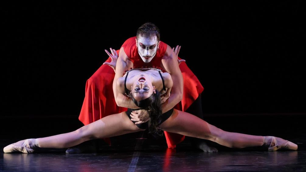 Ecco Carmen: la grande danza in una brillante produzione del Balletto di Milano giovedì al Politeama Foto Carlo Moro & Alessio Dessi Ecco Carmen: la grande danza in una brillante produzione del Balletto di Milano giovedì al Politeama Foto Carlo Moro & Alessio Dessi