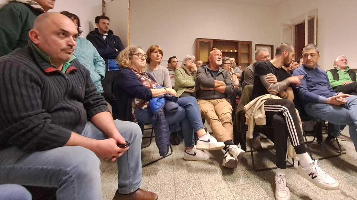 Una quarantina di persone hanno preso parte alla riunione organizzata dai cittadini esasperati. Borgioli: "Siamo soddisfatti per la partecipazione all’incontro. C’è stato un approccio costruttivo".