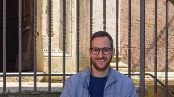 Il sindaco di Pitigliano Giovanni Gentili, presenta l’incontro di oggi su uno sviluppo sostenibile per il territorio e che valorizzi le peculiarità della Città del Tufo Il sindaco di Pitigliano Giovanni Gentili, presenta l’incontro di oggi su uno sviluppo sostenibile per il territorio e che valorizzi le peculiarità della Città del Tufo