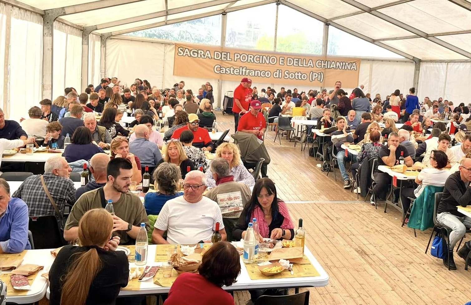 https://www.lanazione.it/image-service/view/acePublic/alias/contentid/N2Y5MjY4ZjAtODc4ZC00/0/storia-lunga-sei-decenni-eventi-alla-casa-del-popolo.jpeg