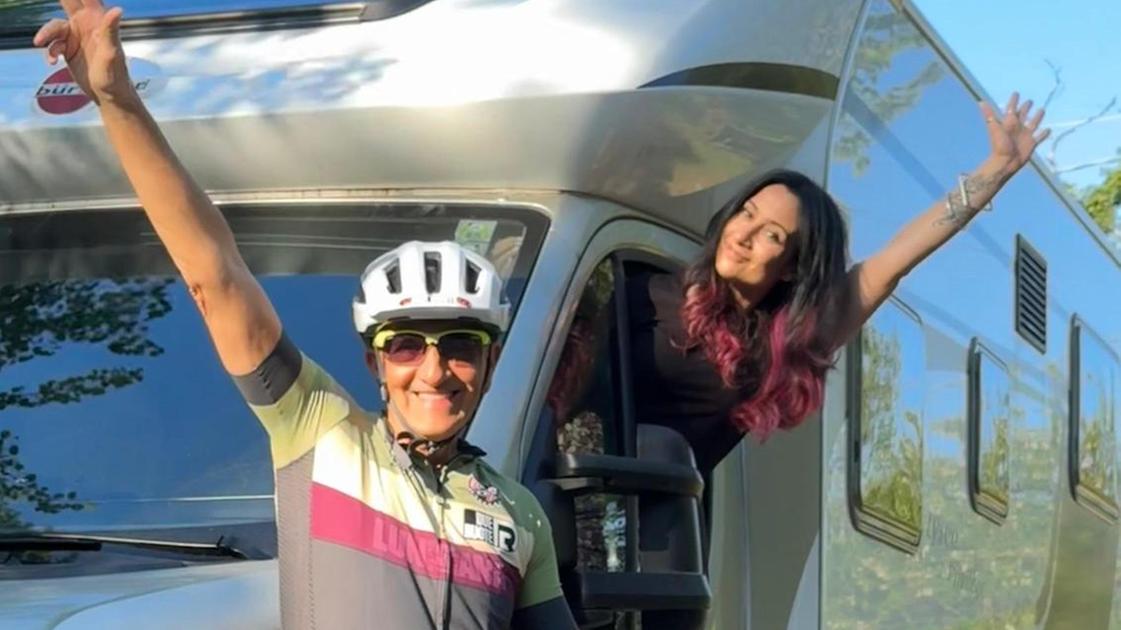 https://www.lanazione.it/image-service/view/acePublic/alias/contentid/N2YwZGU1ZDctNzg0Zi00/0/in-bicicletta-fino-a-capo-nord-padre-e-figlia-in-partenza-un-percorso-con-40-tappe.jpeg?f=16:9&w=1200&h=630
