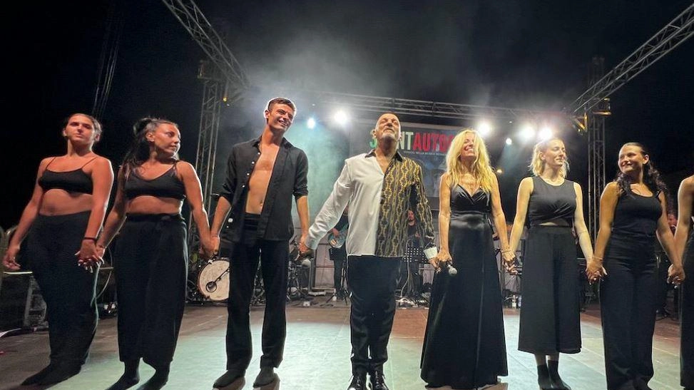venerdì 16 agosto viaggio nella musica indimenticabile in piazza Caduti a Cascina. venerdì 16 agosto viaggio nella musica indimenticabile in piazza Caduti a Cascina.