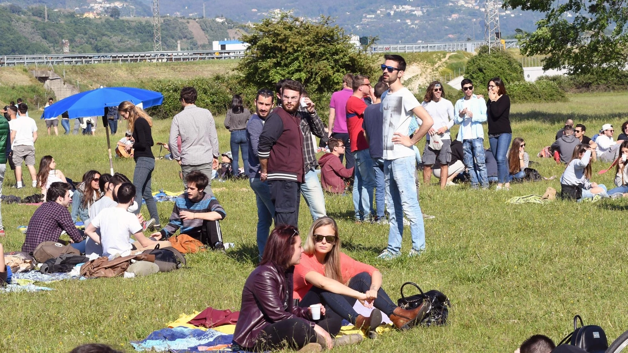 Una delle passate maniferstazioni. in difesa di villa Ceci. Dopo che i 5 stelle stanziarono. i fondi per l’esproprio, si rischia scadano in termini