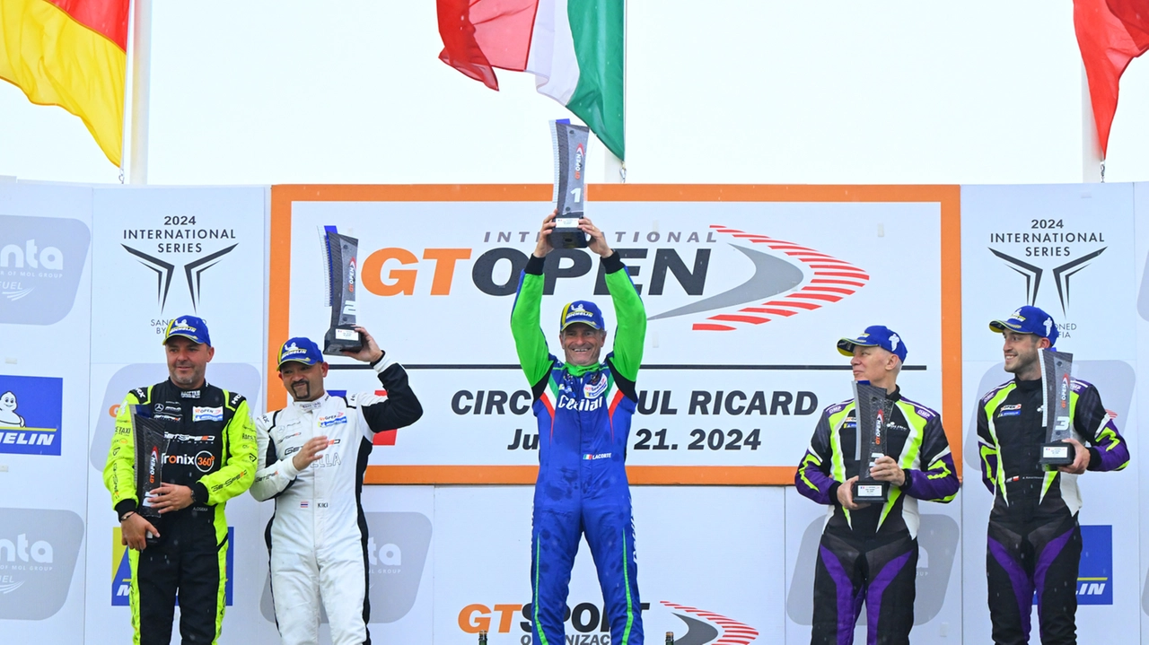 Roberto Lacorte sul gradino più alto del podio Roberto Lacorte sul gradino più alto del podio