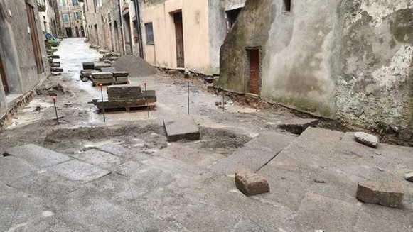 La ripavimentazione del centro storico di Piancastagnaio con il lastricato dopo gli importanti lavori per il teleriscaldamento