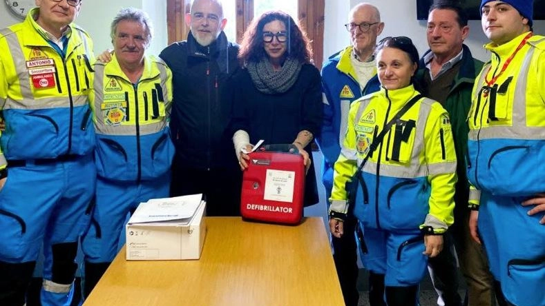 Il cuore di Impruneta ha uno strumento salvavita in più: un defibrillatore semiautomatico Dae installato su una delle ambulanze di... Il cuore di Impruneta ha uno strumento salvavita in più: un defibrillatore semiautomatico Dae installato su una delle ambulanze di...