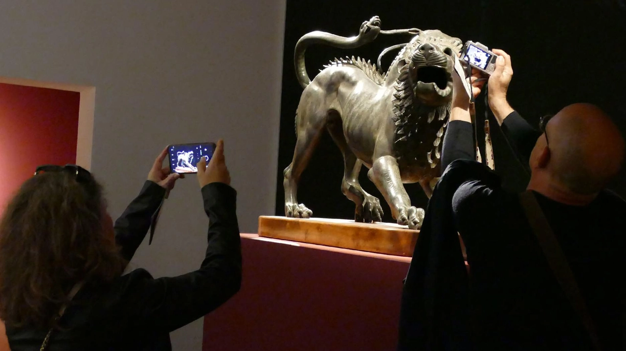 Visitatori impazziti per la grande mostra internazionale «Vasari, il. Teatro delle Virtù» ad Arezzo Visitatori impazziti per la grande mostra internazionale «Vasari, il. Teatro delle Virtù» ad Arezzo