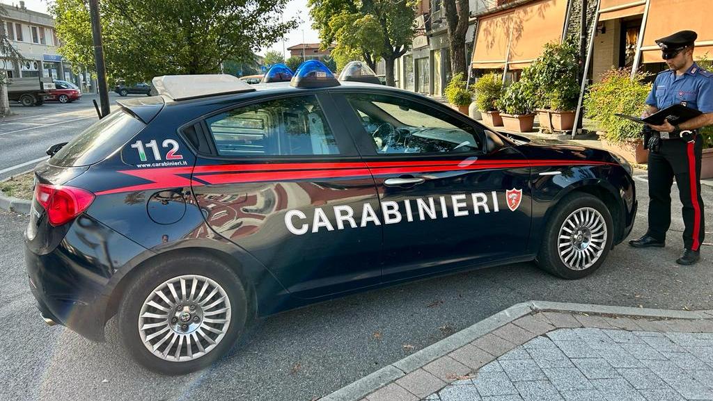 Rapina la commessa, poi la bacia sul collo: è accusato di violenza sessuale Rapina la commessa, poi la bacia sul collo: è accusato di violenza sessuale