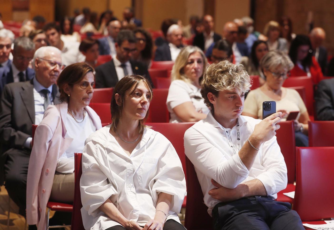 https://www.lanazione.it/image-service/view/acePublic/alias/contentid/N2ZhMjI5YjMtZGFjNi00/0/la-rinascita-dopo-la-crisi-forte-fatti-passi-da-gigante-pensando-sempre-al-futuro.jpeg