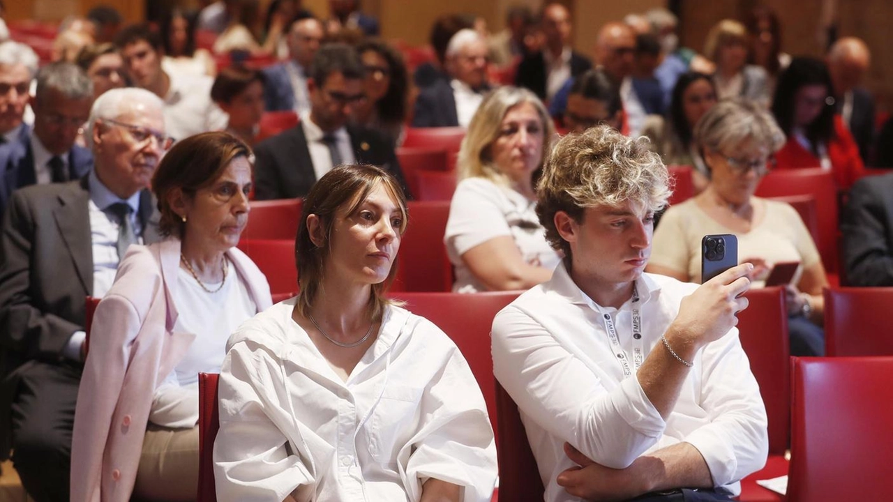 Il provveditore e il presidente Rossi: "Fu un errore la concentrazione di quote della Banca". I nuovi equilibri per far convivere "conservazione del patrimonio e adeguata redditività". Il provveditore e il presidente Rossi: "Fu un errore la concentrazione di quote della Banca". I nuovi equilibri per far convivere "conservazione del patrimonio e adeguata redditività".