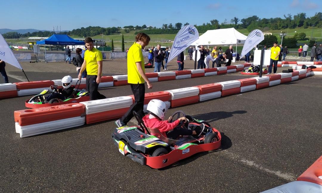 https://www.lanazione.it/image-service/view/acePublic/alias/contentid/N2ZhOTRhMzItYTYwYy00/0/go-kart.jpeg?f=1.91:1&w=1200