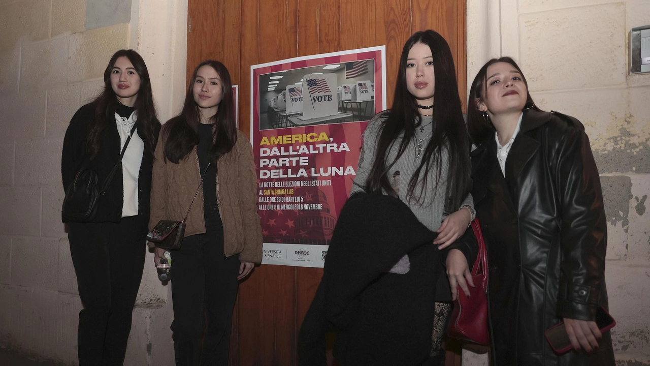 Docenti, esperti di comunicazione e di politica, giornalisti e studenti hanno seguito il voto. Occhi puntati sugli Stati Uniti, fra intermezzi letterari e riflessioni sulle conseguenze. Docenti, esperti di comunicazione e di politica, giornalisti e studenti hanno seguito il voto. Occhi puntati sugli Stati Uniti, fra intermezzi letterari e riflessioni sulle conseguenze.