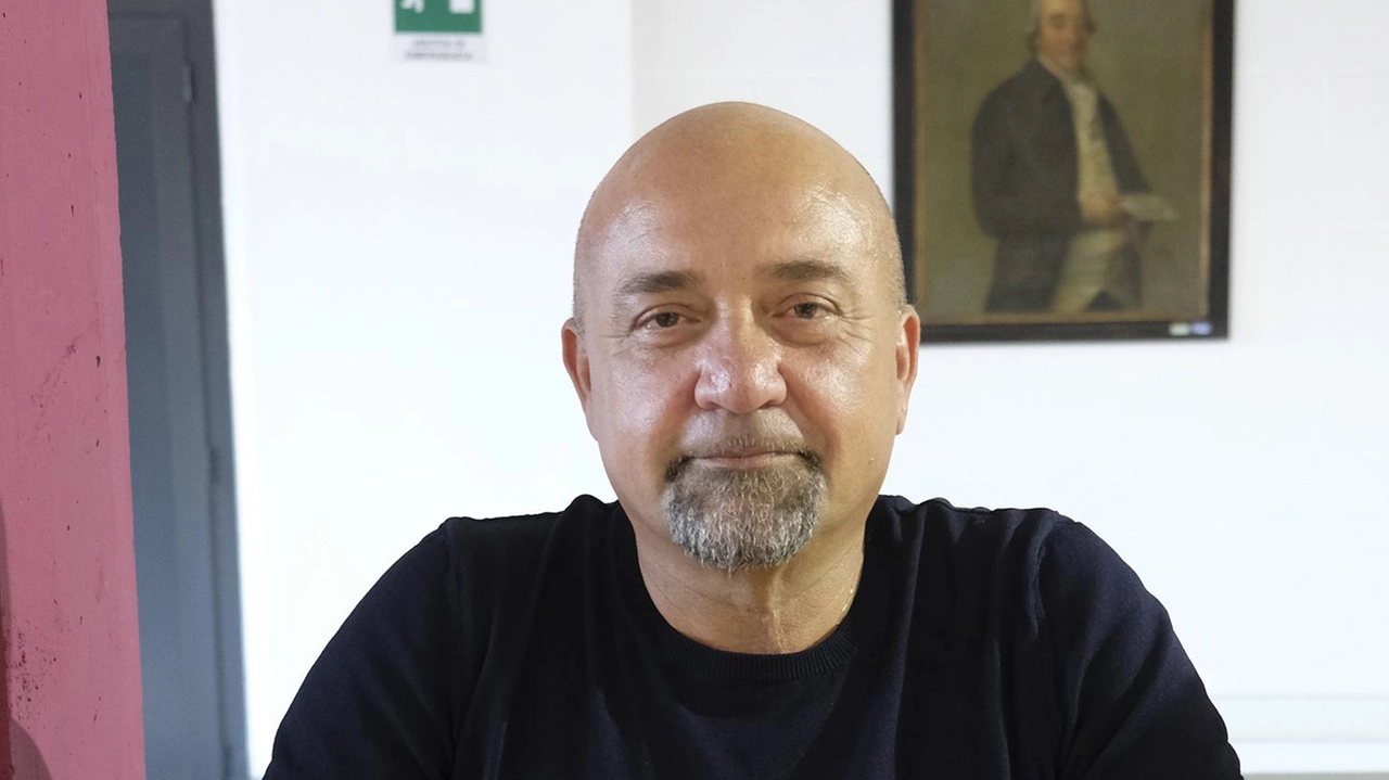 L’assessore replica al consigliere che aveva ipotizzato una ’manovra’ per metterlo in difficoltà "I pali installati vicino alle abitazioni dei suoi familiari non sono affatto un’eccezione". L’assessore replica al consigliere che aveva ipotizzato una ’manovra’ per metterlo in difficoltà "I pali installati vicino alle abitazioni dei suoi familiari non sono affatto un’eccezione".