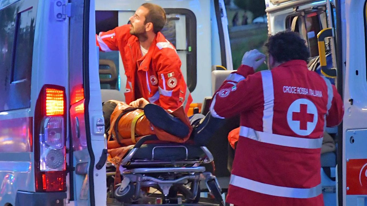 Ha funzionato il sistema dell’emergenza-urgenza: prima il soccorso degli amici e poi l’arrivo dell’ambulanza Ha funzionato il sistema dell’emergenza-urgenza: prima il soccorso degli amici e poi l’arrivo dell’ambulanza