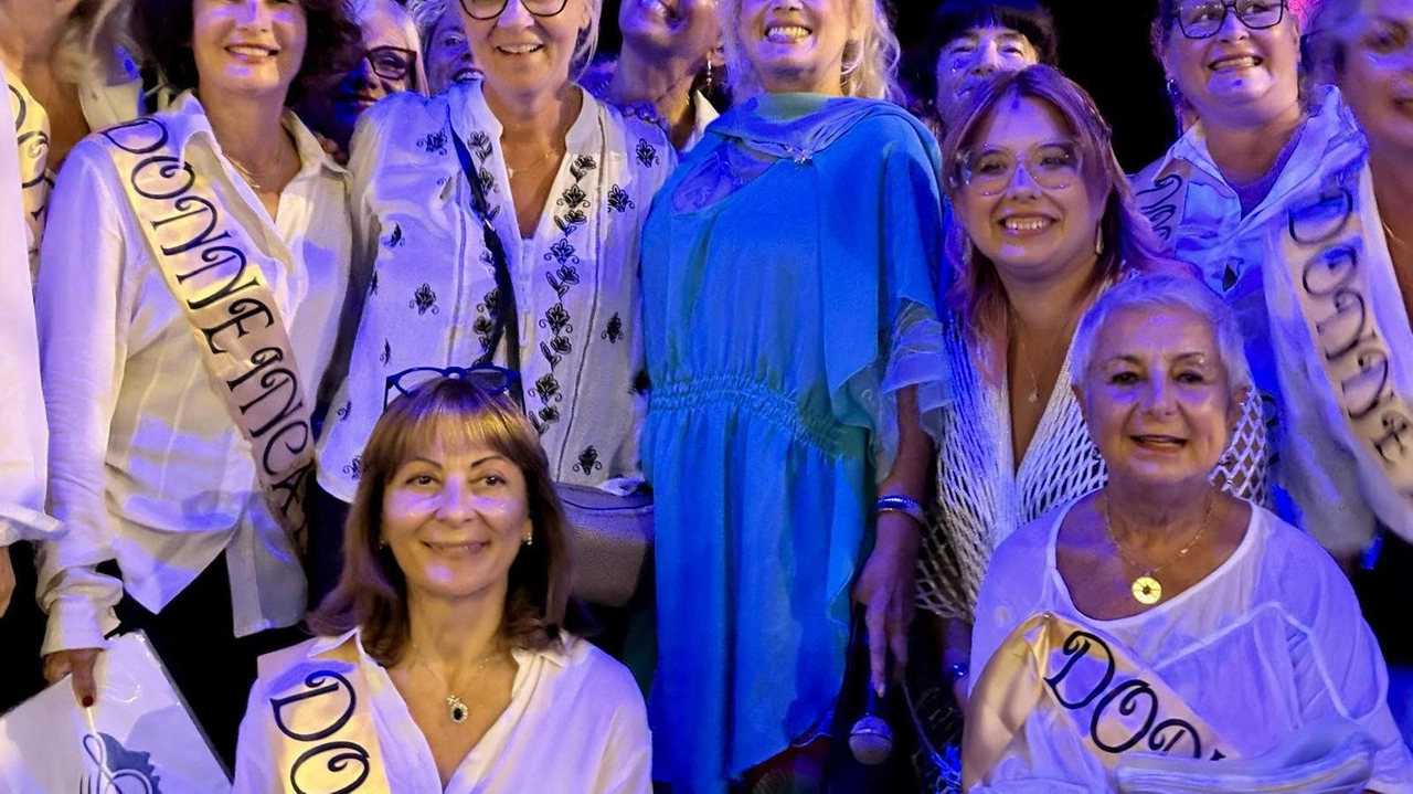 Grande successo alla serata finale della rassegna che ha visto protagoniste le coriste «Le donne incanto»