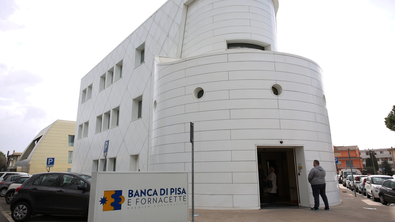 Una delle due sedi principali della Banca di Pisa e Fornacette Una delle due sedi principali della Banca di Pisa e Fornacette