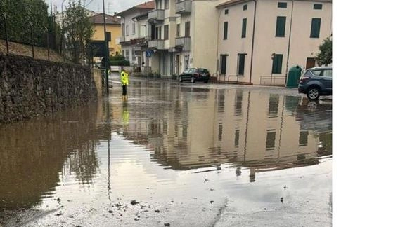 Via Montalese allagata dopo la bufera che si è abbattuta nei giorni scorsi sul territorio