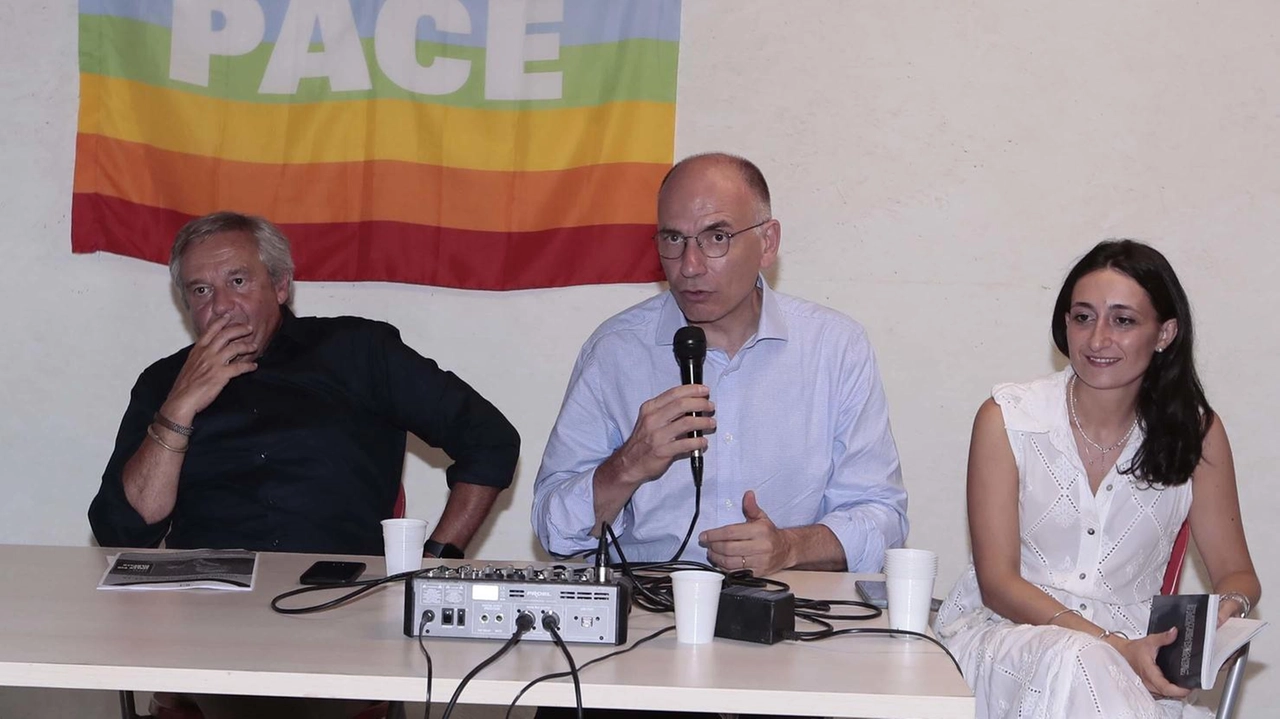 Enrico Letta ha presentato il suo libro ’Molto più di un mercato Viaggio nella nuova Europa’, intervistato a Rosia da Pino di Blasio e Sara Melaccio. Letta ha parlato anche di ’campo largo’, Biotecnopolo e Monte dei Paschi Enrico Letta ha presentato il suo libro ’Molto più di un mercato Viaggio nella nuova Europa’, intervistato a Rosia da Pino di Blasio e Sara Melaccio. Letta ha parlato anche di ’campo largo’, Biotecnopolo e Monte dei Paschi