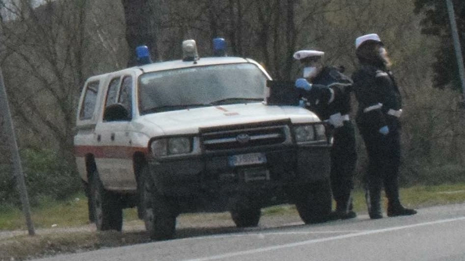 Le forze dell’ordine invitano i cittadini a diffidare di chi fa richieste strane Le forze dell’ordine invitano i cittadini a diffidare di chi fa richieste strane