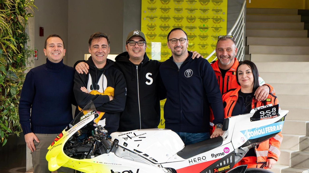 Collaborazione per l’uso dei defibrillatori tra la Pubblica assistenza Avis di Fivizzano e il Vr46 Pertamina Enduro Racing Team di Valentino Rossi Collaborazione per l’uso dei defibrillatori tra la Pubblica assistenza Avis di Fivizzano e il Vr46 Pertamina Enduro Racing Team di Valentino Rossi