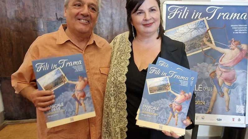 Torna a Panicale la dodicesima edizione di “Fili in trama“, la Mostra mercato internazionale del merletto e del ricamo, con oltre sessanta espositori italiani e stranieri, scuole e maestre del settore. Un programma ricco di eventi culturali e solidali per valorizzare le tradizioni artigianali territoriali. Torna a Panicale la dodicesima edizione di “Fili in trama“, la Mostra mercato internazionale del merletto e del ricamo, con oltre sessanta espositori italiani e stranieri, scuole e maestre del settore. Un programma ricco di eventi culturali e solidali per valorizzare le tradizioni artigianali territoriali.